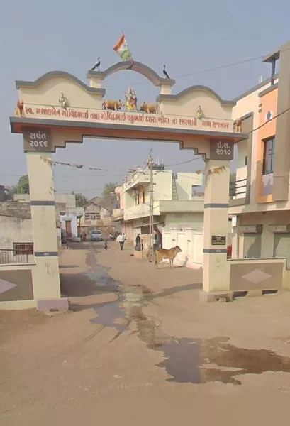 સજ્જનપર ગામમાં સિંચાઇની ભરપૂર સુવિધા હોવાથી હાલમાં પણ 4 હજાર જેટલી વસ્તી ટકી રહી
