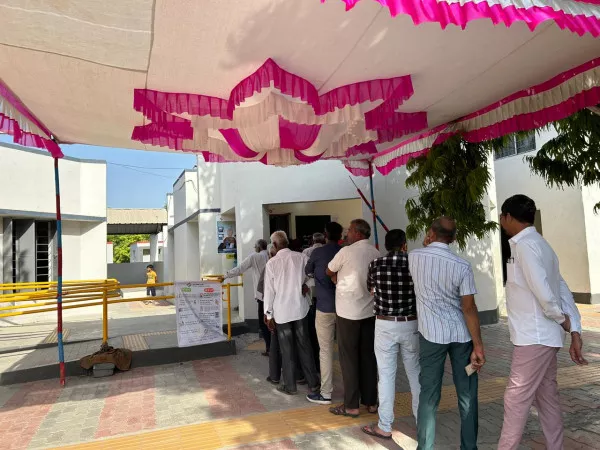 જૈફ વયથી માંડી શતકવિરોએ લોકશાહી પર્વ દીપાવ્યું
