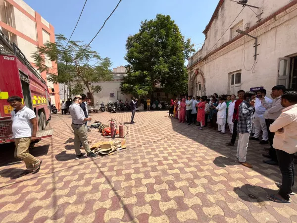 મોરબી સિવિલના ડોકટરો અને સ્ટાફને આગ કાબુમાં કરવાની પ્રાથમિક તાલીમ અપાઈ
