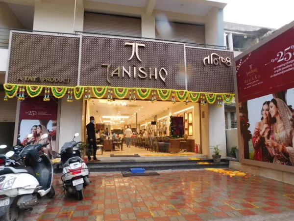 ઘર કા ભેદી લંકા ઢાયે : સોનના ઘરેણાંના ભવ્ય શો રૂમનો સ્ટાફ દગાખોર નીકળ્યો