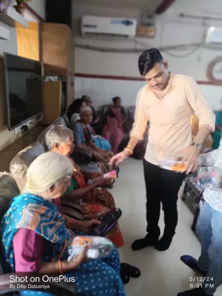 મોરબીના વૃદ્ધાશ્રમના વૃદ્ધ માતાઓ મધર્સ ડે નિમિતે ભાવુક બની