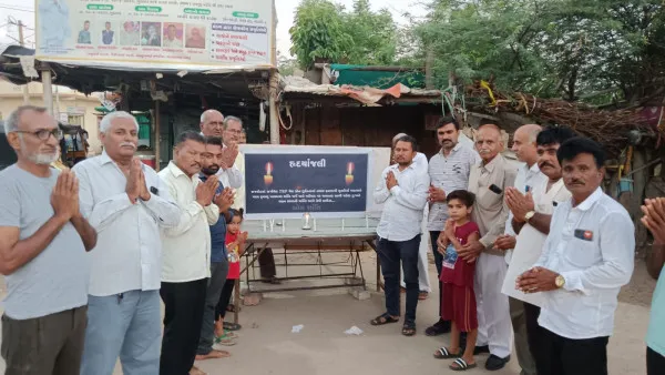 મોરબીના સામાકાંઠા વિસ્તારોના લોકોએ રાજકોટના અગ્નિકાંડના મૃતાત્માઓને શ્રદ્ધાંજલિ અર્પણ કરી