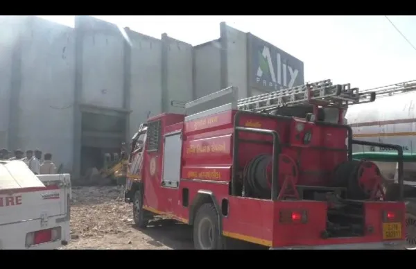 મોરબી નજીક પેપર મિલમાં લાગેલી ભીષણ આગ 18 કલાકે કાબુમાં આવી
