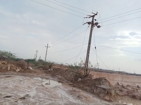 વાંકાનેરના આણદપર ગામે ખેતર -વાડી વિસ્તારોમાં દોઢ દિવસથી અંધારપટ્ટ