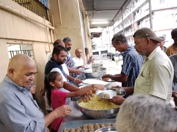 મોરબીના ડો. કુસુમબેન દોશી દ્વારા જલારામ મંદિરને સેવાકાર્ય માટે અન્નપૂર્ણા રથ અર્પણ 