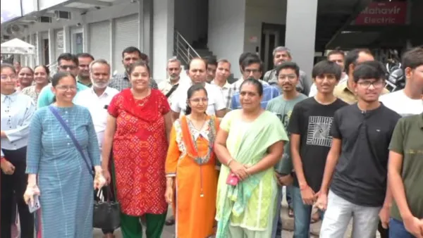 ખાનગી કોલેજ જેવો જ સરકારી કોલેજોમાં ફી વધારો કરી નાખતા હવ...