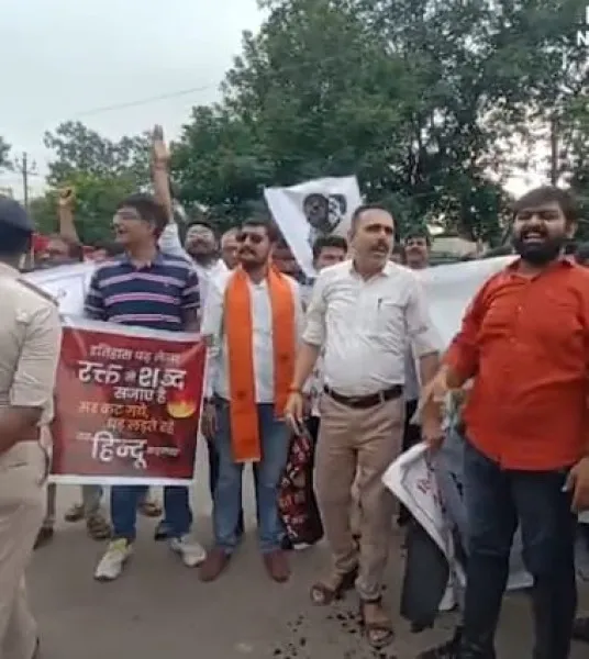 મોરબીમાં હિન્દૂ સંગઠનો અને કોંગ્રેસ આમને સામને : એકબીજા ઉપર ગંભીર આક્ષેપ
