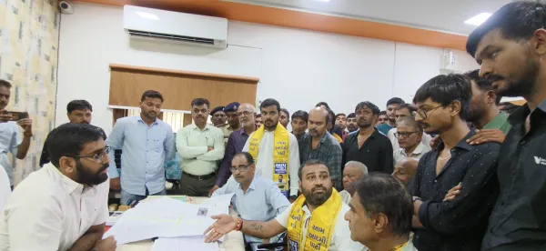 લાતીપ્લોટના લઘુ ઉધોગકારોએ આપ પાર્ટીના આગેવાનો સાથે તંત્ર સામે મોરચો માંડ્યો
