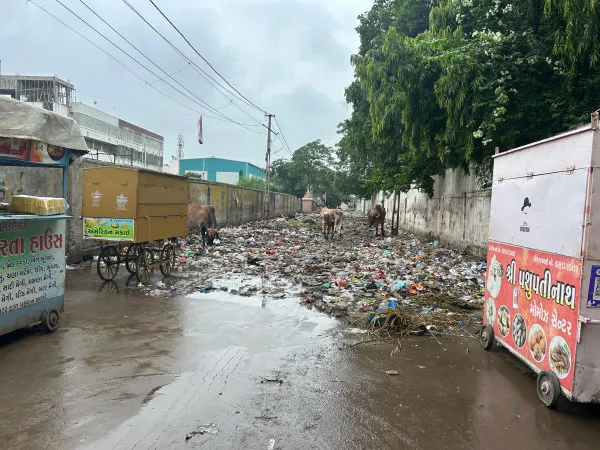 મોરબીમાં ખાણીપીણી શેરીમાં કચરાના ડુંગર