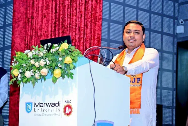 રાજકોટ - દેહરાદૂન ફ્લાઇટ ચાલુ કરવાની મોરબીનાં રાજકીય અગ્રણીની રજૂઆત 