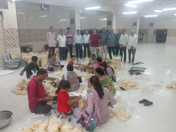 મોરબી જલારામ મંદિર દ્વારા અસરગ્રસ્તો મારે સેવાકાર્ય હાથ ધરાયુ