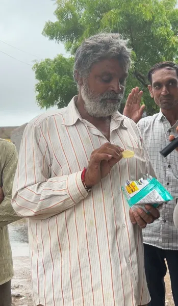માળીયાના વીરપરડા ગામના લોકોનો બળાપો, પડીકા ખાઈને દિવસો કાઢવા પડે તેવી પરિસ્થિતિ
