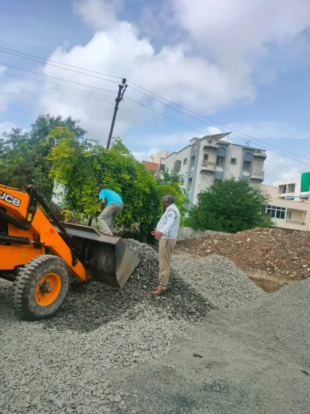 મોરબીમાં પાલિકા તંત્રને કરવાનું કામ ટ્રાફિક પોલીસે કરીને માર્ગને ચાલવા યોગ્ય બનાવ્યો
