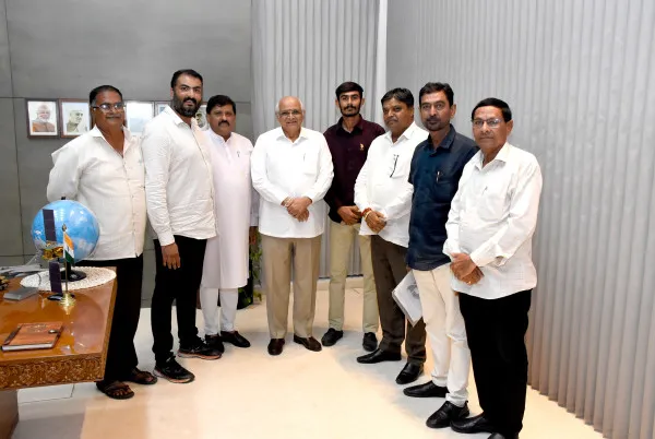 મોરબીના વિકાસ પ્રશ્ને અગ્રણીઓ સીએમની મુલાકાતે
