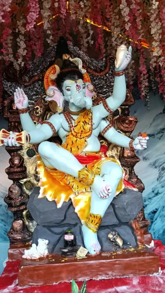 મોરબીના નવા હાઉસિંગ બોર્ડ કા રાજામાં આજે પ્રખ્યાત કલાકારો વીજુડી-રાજીયો હાસ્યની રમઝટ બોલાવશે.
