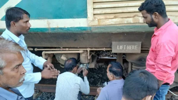 મોરબી -વાંકાનેર ડેમુ ટ્રેન ફરી યાંત્રિક ખામીની કારણે અધવચ્ચે બંધ પડી
