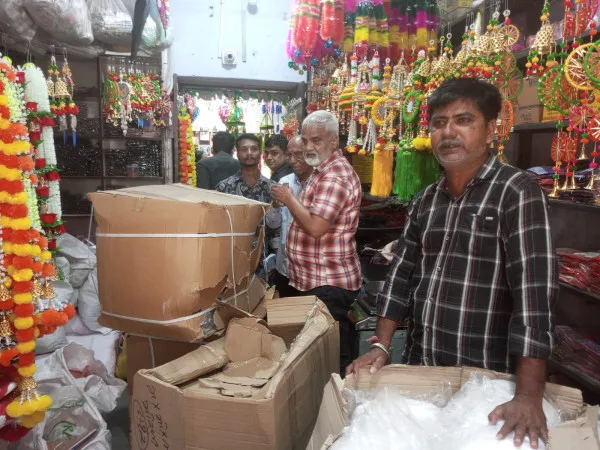 મોરબીમાં વેપારીઓના વિરોધ વચ્ચે તંત્રએ 400 કિલો પ્રતિબંધિત પ્લાસ્ટિક પકડ્યું