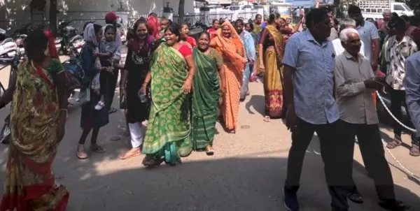 મોરબીના લાઇન્સનગરમાં એક મહિનાથી પાણી ન આવતા મહિલાઓ વિફરી
