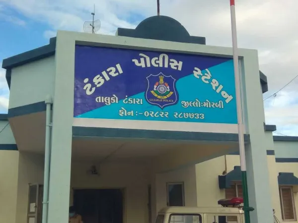 ટંકારા નજીક વાડીએ જતા વૃદ્ધ પાસેથી સોનાની માળા સાફ કરવાનું કહી ગઠિયો કળા કરી ગયો