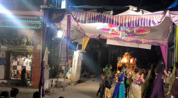 ચકિયા હનુમાનજીની ગરબીમાં બાળાઓએ રાસની રમઝટ બોલાવી