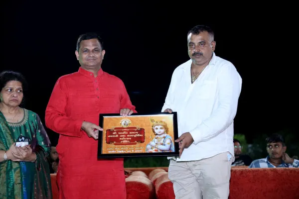 આહીર સમાજના નવરાત્રી મહોત્સવમાં કલેકટરનું અદકેરું સન્માન
