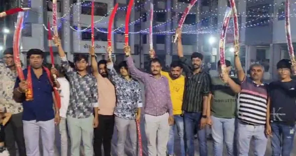 મોરબીમાં એકતા એજ લક્ષ્ય સંગઠન દ્વારા શસ્ત્ર પૂજન કરાયું