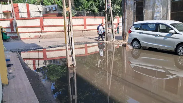 મોરબીમાં જુના કલેકટર બંગલા સામે ઉભરાતી ગટર સમસ્યાથી વેપારીઓ ત્રાહિમામ

