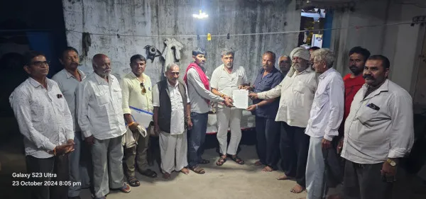 વાંકાનેરનાં ઠીકરીયાળા ગામની મુલાકાત લઈ લોક પ્રશ્નોના નિરાકરણની ખાતરી આપતા ધારાસભ્ય જીતુભાઈ


