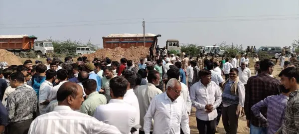ખેડૂત આંદોલનમાં કોંગ્રેસ અગ્રણીઓએ જોડાયને સરકાર ઉપર તેજાબી પ્રહાર કર્યા
