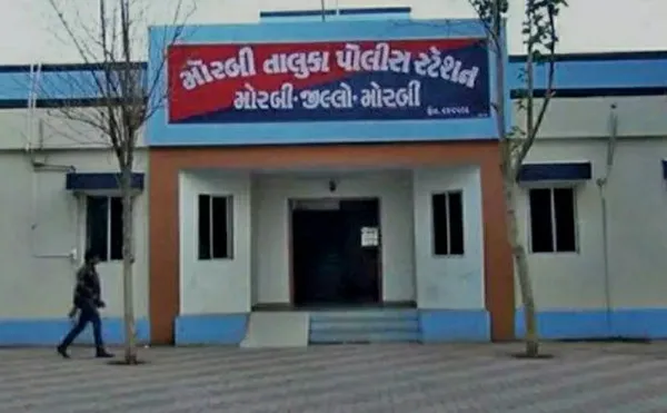 મોરબી પોલીસે દેશી દારૂના દુષણ સામે સતત ત્રીજા દિવસે કાર્યવાહી કરી.