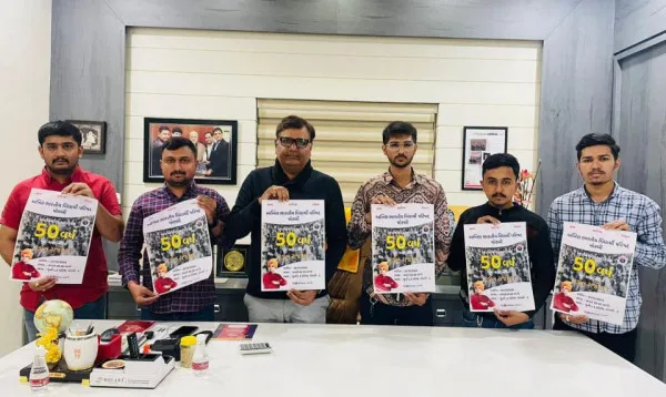 મોરબી સિરામિક અગ્રણી મુકેશભાઈ કુંડારીયાના હસ્તે નવનિર્માણ આંદોલનને ૫૦ વર્ષ પૂર્ણ થયાનું પોસ્ટર વિમોચન કરાયું
