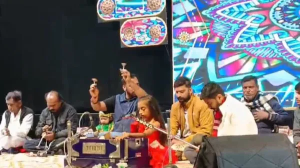 મોરબીના બાળ કલાકાર  મીરા દવેએ લોકડાયરામાં ભજનોની રમઝટ બોલાવી