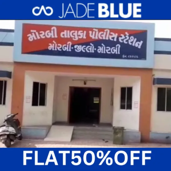 મોરબી નજીક બુટલેગર પોલીસે જોઈ જતા દારૂ ભરેલી કાર મુકI ફરાર