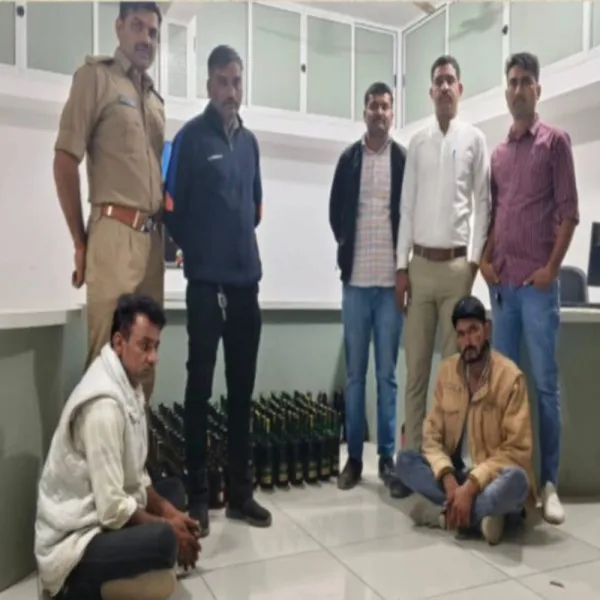 માળીયા પોલીસે ચૂંટણીના અનુસંધાને બોલેરોમાં લઇ જવાતા દારૂ સાથે બે શખ્સને દબોચ્યા
