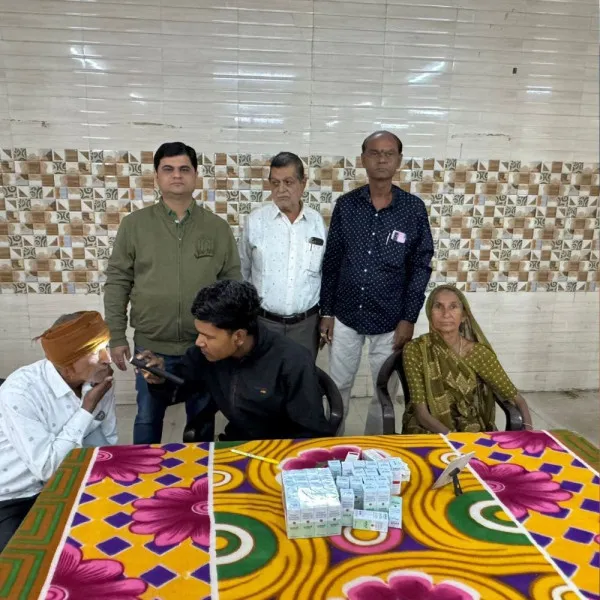 મોરબી જલારામ મંદિર ખાતે અજયભાઈ લોરીયા (સેવા એ જ સંપતિ ફાઉન્ડેશન) પરિવાર ના સહયોગથી યોજાયેલ  

વિનામુલ્યે નેત્રમણી-નેત્રયજ્ઞ કેમ્પ માં ૨૫૮ દર્દીઓએ લાભ લીધો
