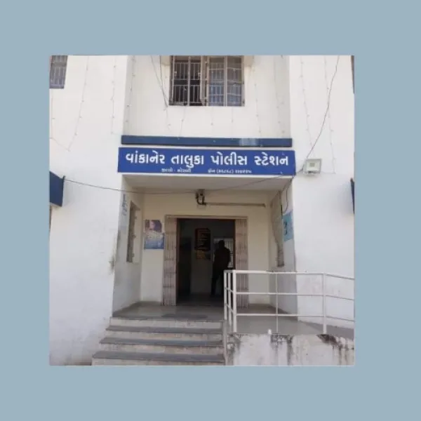 વાંકાનેર નજીક દારૂના બે દરોડામાં બે. ઝડપાયા