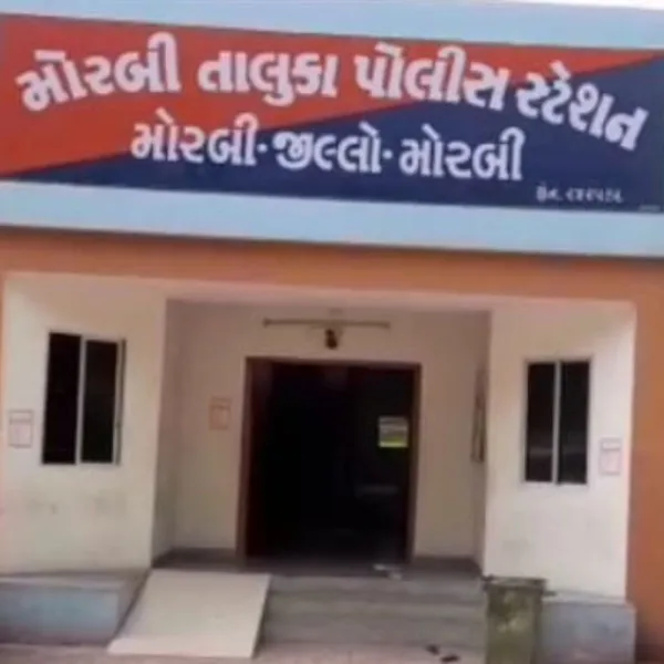 મોરબીના રફાળેશ્વર નજીક ડેમુ ટ્રેન હડફેટે યુવાનનું મોત