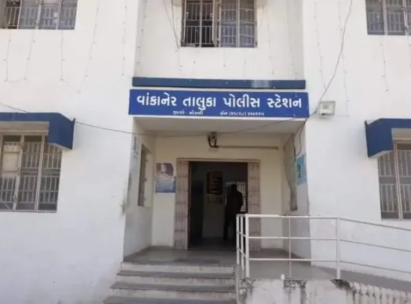 વાંકાનેર બાઉન્ડ્રીના પુલ નીચેથી દેશી રિવોલ્વર સાથે એક શખ્સ ઝડપાયો
