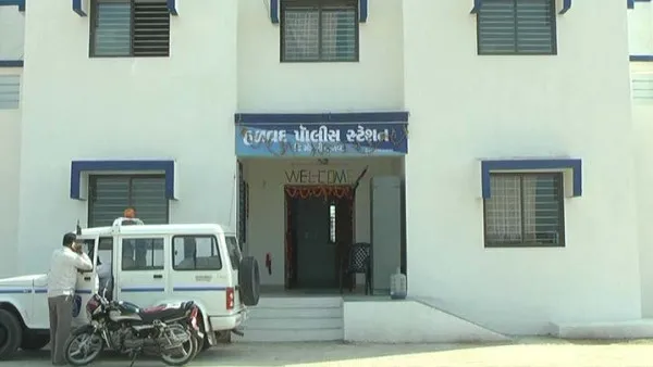 હળવદના ટીકર ગામે બાઈક ચલાવવા મામલે મારામારી 

