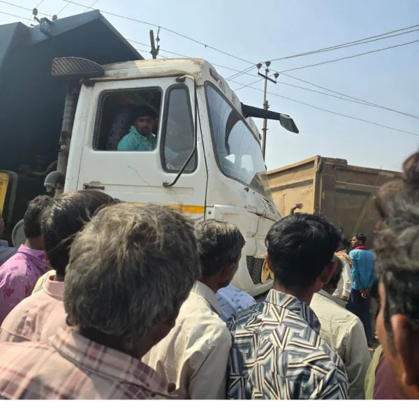 વાંકાનેરની જામસર ચોકડી પાસે જીવલેણ અકસ્માતથી. ચક્કાજામ કરી ઉગ્ર આક્રોશ વ્યક્ત કર્યો
