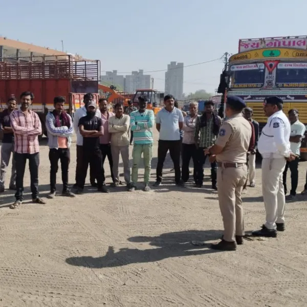 મોરબીના નેશનલ હાઇવે ઉપર ભારે વાહનો ઉપર તવાઈ, લેન ડ્રાઇવિંગનો કડક અમલ 

