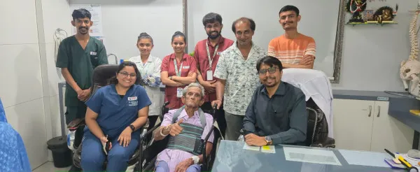 75 વર્ષના કમરની અસહ્ય બીમારીથી પીડાતા વૃદ્ધ ઉપર સફળતાનપૂવર્ક સર્જરી કરી સ્વસ્થ કરતી આયુષ હોસ્પિટલ
