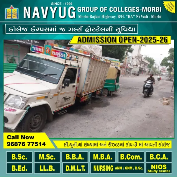 વાંકાનેરના જીનપરા મેઈન રોડ પર જીવલેણ ગાબડાંમાં બોલેરો ફસાઇ 