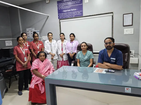 જન્મજાત પોલીયો ધરાવતી મહિલાની કોથળીમાં ગાંઠની સફળતાપૂર્વક સર્જરી કરીને જીવતદાન આપતી આયુષ હોસ્પિટલ 

