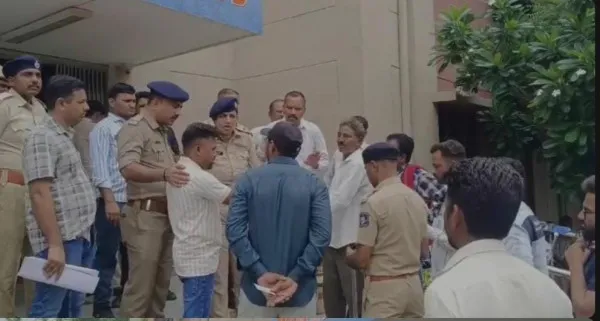 હળવદમાં ગ્રામ પંચાયતની ચૂંટણીની મતગણતરીમાં પ્રવેશને લઈને બબાલ