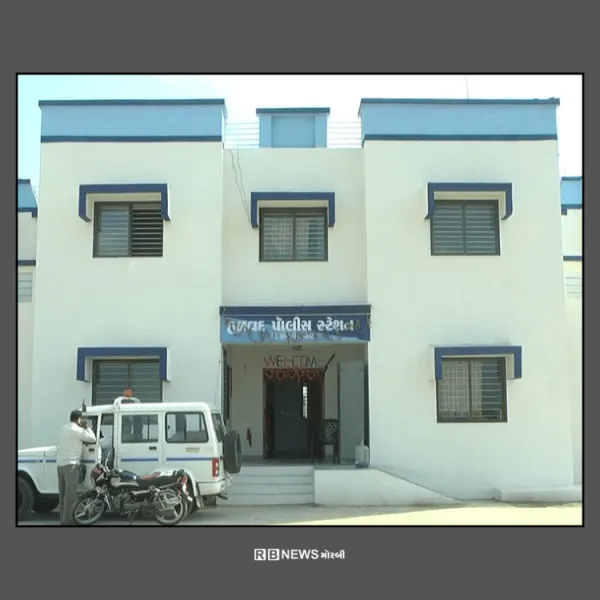 હળવદમા મકાન પાસે મોટર સાયકલ રાખવા મામલે આધેડને લોખંડનો પાઇપ ફટકાર્યો
