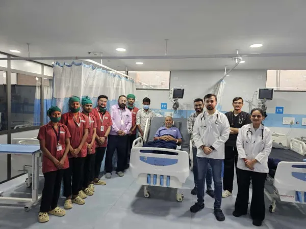 આયુષ હોસ્પિટલના ડો. સત્યજીતસિંહ જાડેજાએ કેન્સરના દર્દીને નવજીવન આપ્યું.