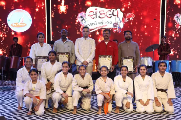 મોરબીમાં બાળાઓએ ગરબીમાં જુડો કરાટેના દાવ દર્શાવી શક્તિ સ્વરૂપને ઉજાગર કર્યું
