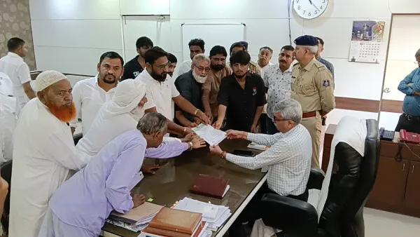 મોરબીમાં જમીન મકાનના ધંધાર્થીના  હત્યારાઓનું જાહેરમાં સરઘસ કાઢવાની માંગણી
